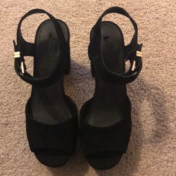 Chunky Platform Heels - Picture 2 of 7